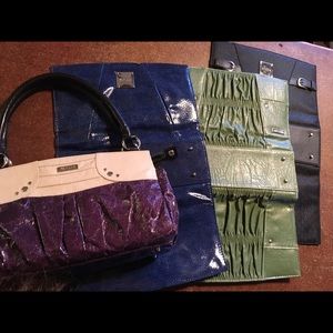 Niche purse with 4 covers .